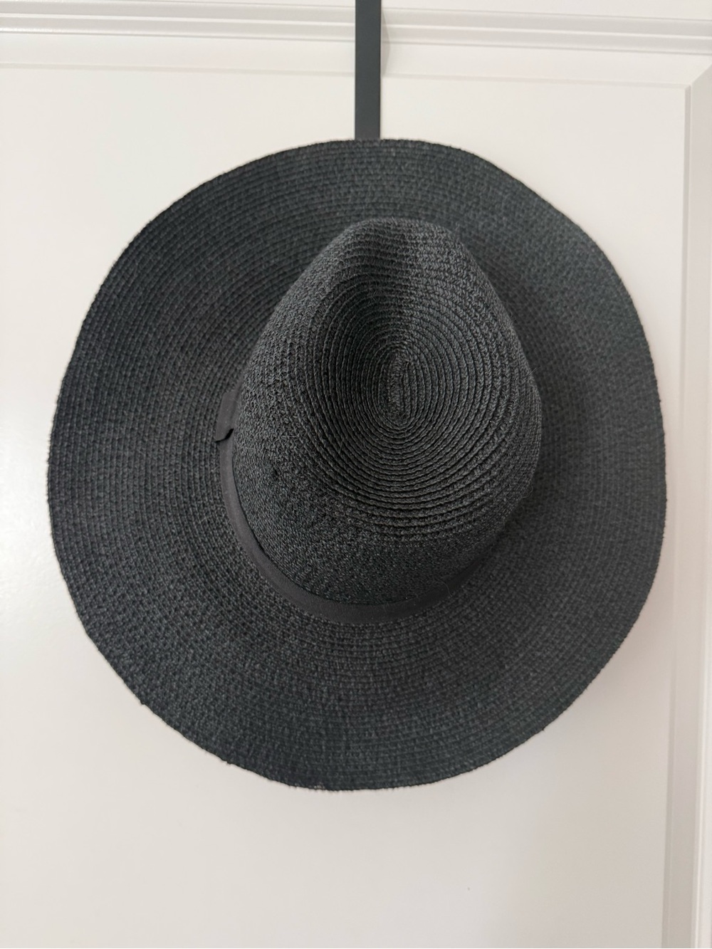 Black Wide Brim Straw Sun Hat